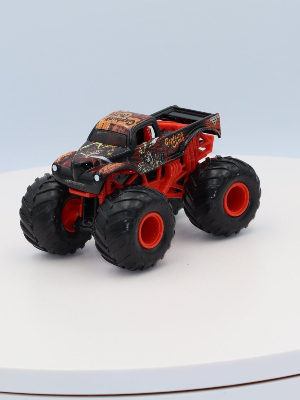 1:64 scale Monster Jam Captain's Curse die-cast vehicle from Spin Master 58701